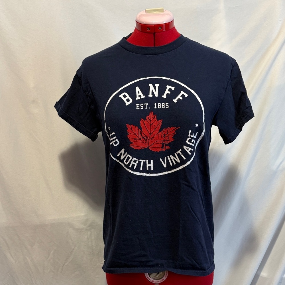 Gildan Navy Blue Short Sleeve Tee with Red Leaf Design SM227